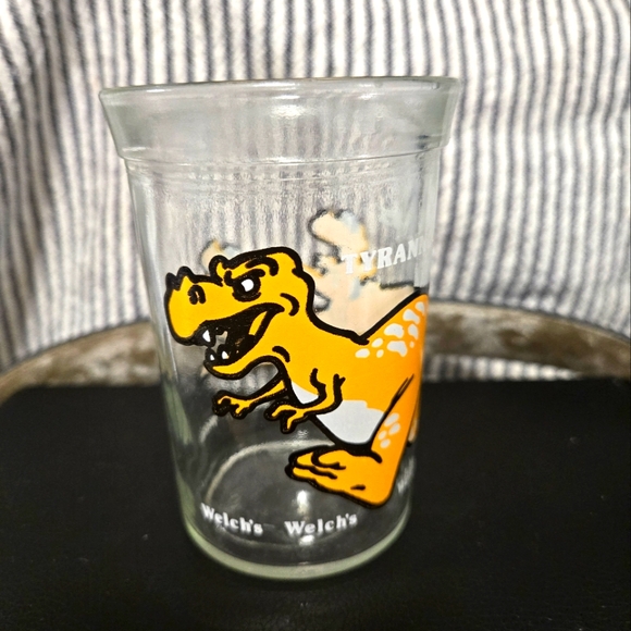 Welch’s Jelly Jar Glass 1988 Tyrannosaurus Rex Dinosaur Vintage! - Picture 1 of 3